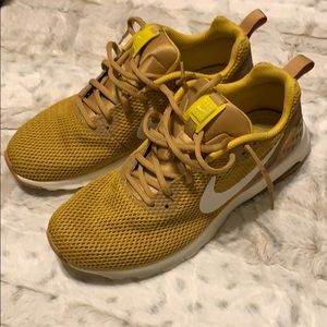 Nike air max motion low. Mustard yellow color.